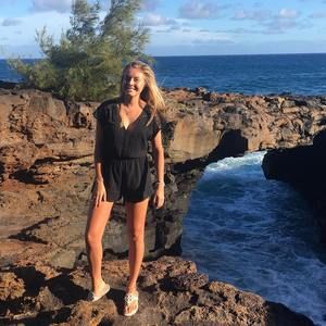 Meet your Posher, Caroline